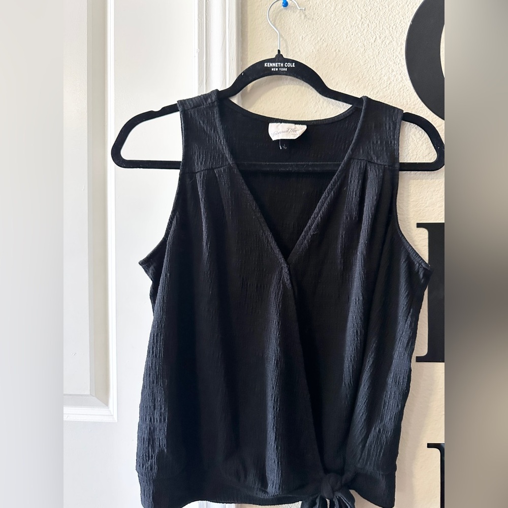 EUC Universal Thread Black sleeveless v-neck crop top with side tie detail in S
